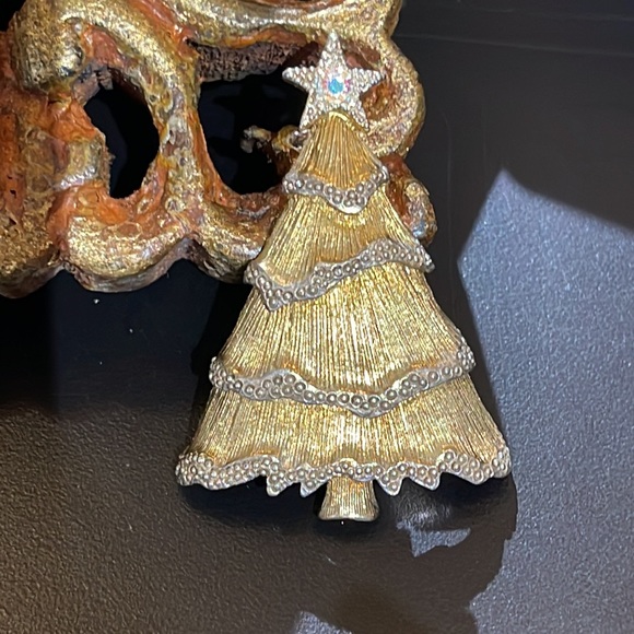 Vintage Christmas tree with garlands star on top teeny crystal wrapped around - Picture 2 of 7